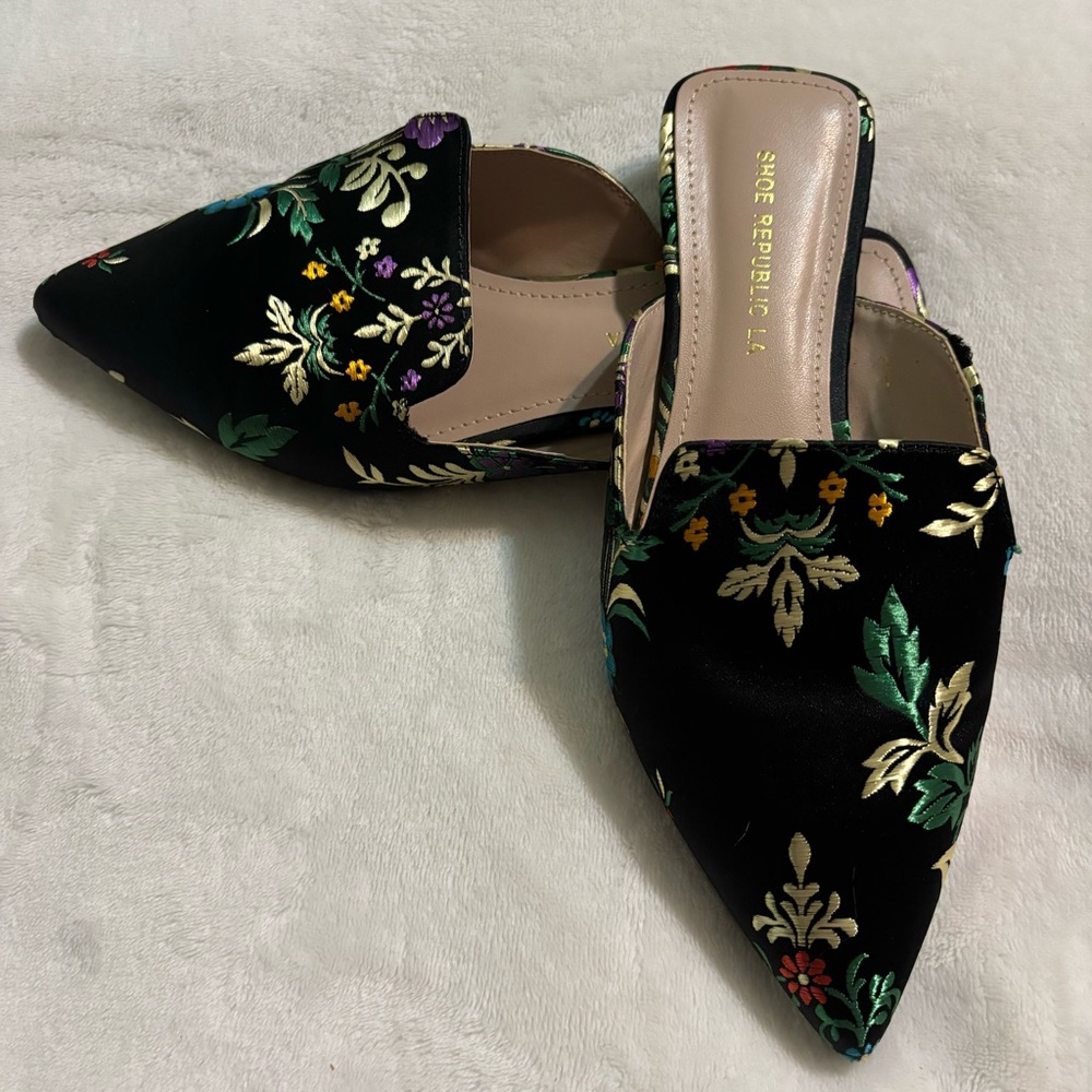 Shoe Republic LA Women's Black Floral Mules